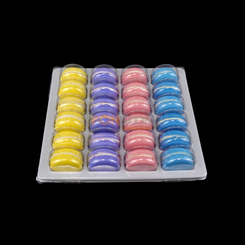 Plaquette blister blanche de 24 macarons avec couvercle transparent