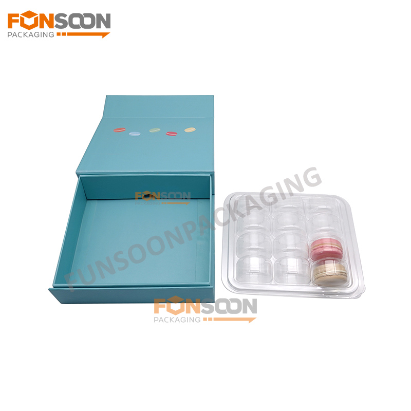 12 macarons Cardboard magnet gift box
