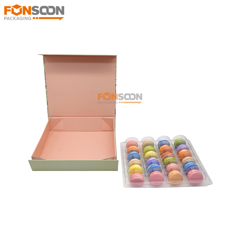 24 macarons Cardboard magnet gift box